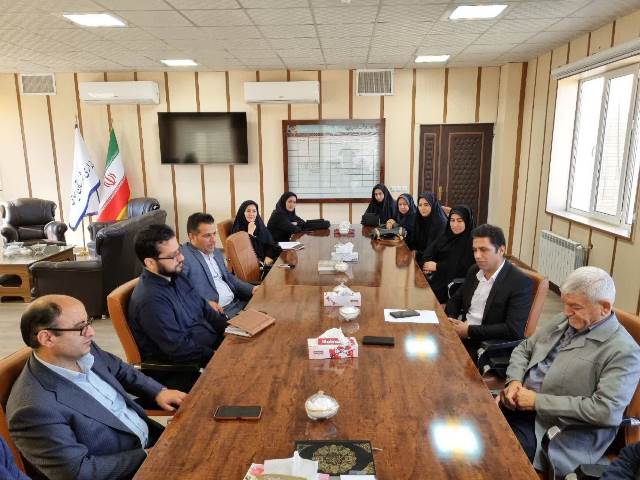 اهدای یک دستگاه مینی‌بوس از سوی فرمانداری برای راه‌اندازی اولین کتابخانه سیار در میامی