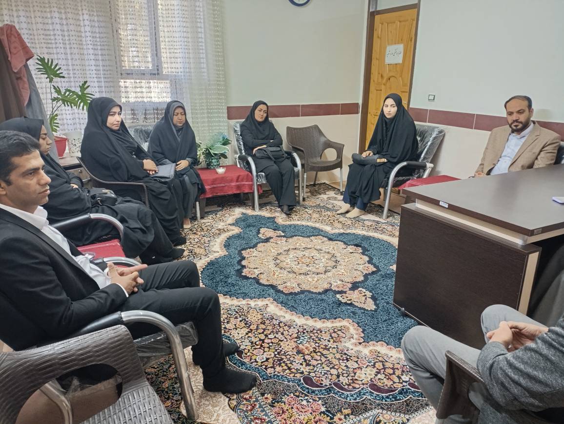 مدیرکل کتابخانههای عمومی استان و کتابداران شهرستان میامی، با امامجمعه شهرستان دیدار کردند