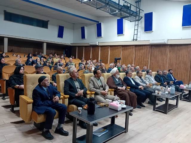 آیین رونمایی از کتاب «در هوای مهرگان» در آرادان برگزار شد