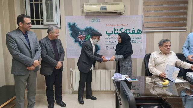 نویسندگان و مؤلفان، بازوان توانمند اتاق فکر برنامههای ترویجی فرهنگ کتاب و کتابخوانی هستند