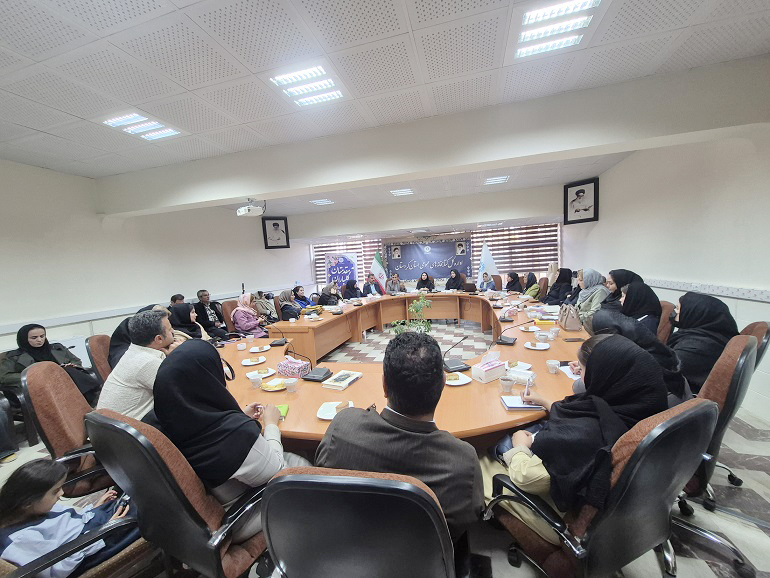 کارگاه آموزشی «کودکان و آموزش صلح در بستر کتابخانههای عمومی» در سنندج برگزار شد