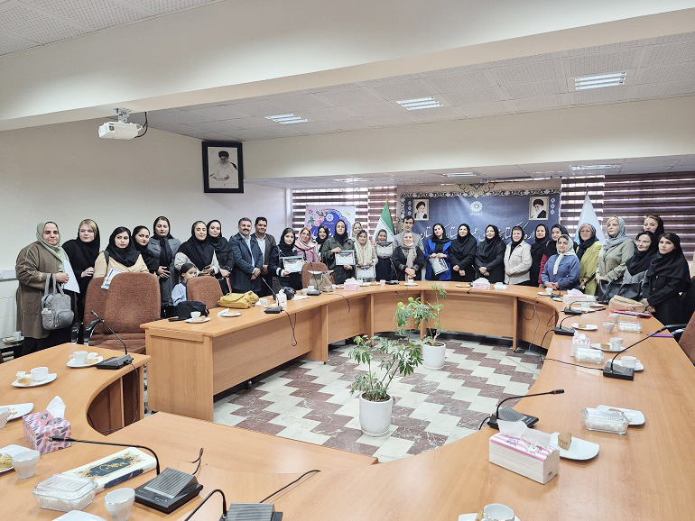 کارگاه آموزشی «کودکان و آموزش صلح در بستر کتابخانه‌های عمومی» در سنندج برگزار شد