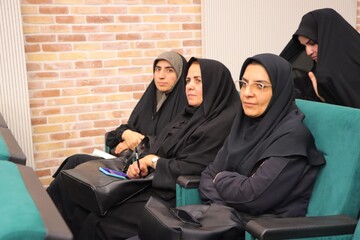 آیین رونمایی از کتاب «همسفر آتش و برف» نوشته فرهاد خضری در یزد برگزار شد