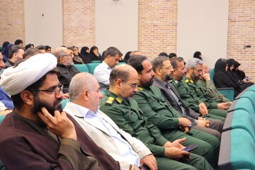 آیین رونمایی از کتاب «همسفر آتش و برف» نوشته فرهاد خضری در یزد برگزار شد