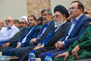 آیین رونمایی از کتاب «همسفر آتش و برف» نوشته فرهاد خضری در یزد برگزار شد