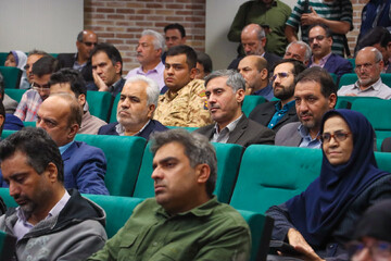 آیین رونمایی از کتاب «همسفر آتش و برف» نوشته فرهاد خضری در یزد برگزار شد