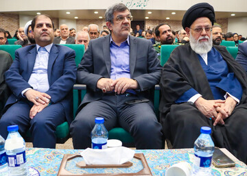 آیین رونمایی از کتاب «همسفر آتش و برف» نوشته فرهاد خضری در یزد برگزار شد