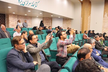 آیین رونمایی از کتاب «همسفر آتش و برف» نوشته فرهاد خضری در یزد برگزار شد