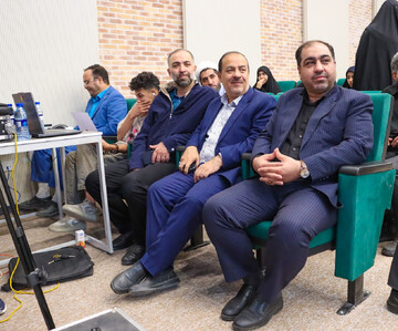 آیین رونمایی از کتاب «همسفر آتش و برف» نوشته فرهاد خضری در یزد برگزار شد