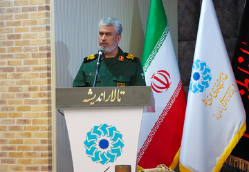 آیین رونمایی از کتاب «همسفر آتش و برف» نوشته فرهاد خضری در یزد برگزار شد