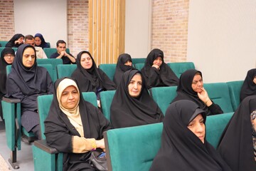 آیین رونمایی از کتاب «همسفر آتش و برف» نوشته فرهاد خضری در یزد برگزار شد