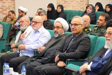 آیین رونمایی از کتاب «همسفر آتش و برف» نوشته فرهاد خضری در یزد برگزار شد