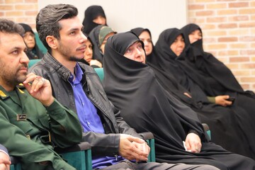 آیین رونمایی از کتاب «همسفر آتش و برف» نوشته فرهاد خضری در یزد برگزار شد