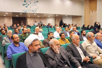 آیین رونمایی از کتاب «همسفر آتش و برف» نوشته فرهاد خضری در یزد برگزار شد