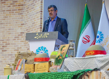 آیین رونمایی از کتاب «همسفر آتش و برف» نوشته فرهاد خضری در یزد برگزار شد