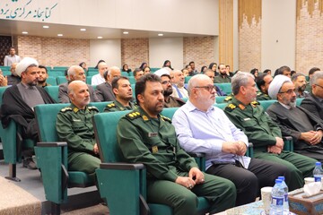 آیین رونمایی از کتاب «همسفر آتش و برف» نوشته فرهاد خضری در یزد برگزار شد