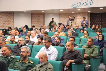 آیین رونمایی از کتاب «همسفر آتش و برف» نوشته فرهاد خضری در یزد برگزار شد