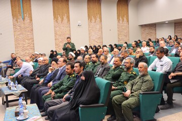 آیین رونمایی از کتاب «همسفر آتش و برف» نوشته فرهاد خضری در یزد برگزار شد