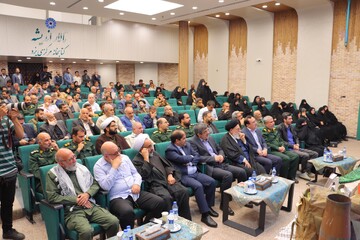 آیین رونمایی از کتاب «همسفر آتش و برف» نوشته فرهاد خضری در یزد برگزار شد