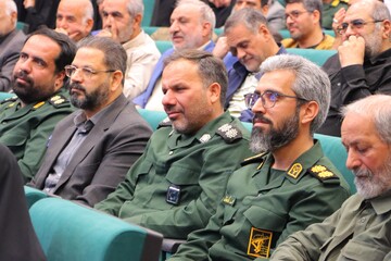 آیین رونمایی از کتاب «همسفر آتش و برف» نوشته فرهاد خضری در یزد برگزار شد