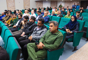 آیین رونمایی از کتاب «همسفر آتش و برف» نوشته فرهاد خضری در یزد برگزار شد