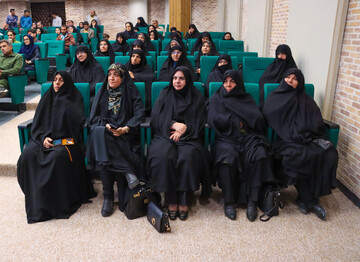 آیین رونمایی از کتاب «همسفر آتش و برف» نوشته فرهاد خضری در یزد برگزار شد