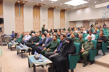 آیین رونمایی از کتاب «همسفر آتش و برف» نوشته فرهاد خضری در یزد برگزار شد