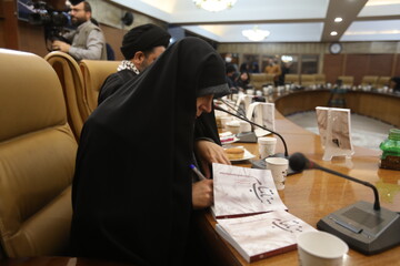 نشست معرفی و بررسی کتاب «تب ناتمام» در کتابخانه مرکزی پارک شهر