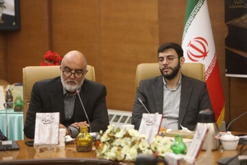 نشست معرفی و بررسی کتاب «تب ناتمام» در کتابخانه مرکزی پارک شهر