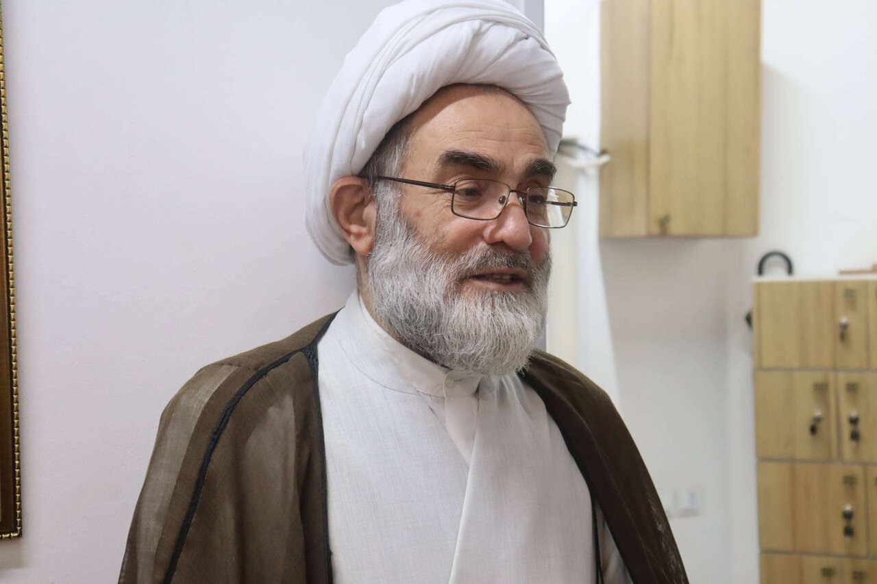 اهدای ۵۰۰ نسخه کتاب از سوی نماینده ولی فقیه در استان گیلان به بزرگترین کتابخانه شمال کشور