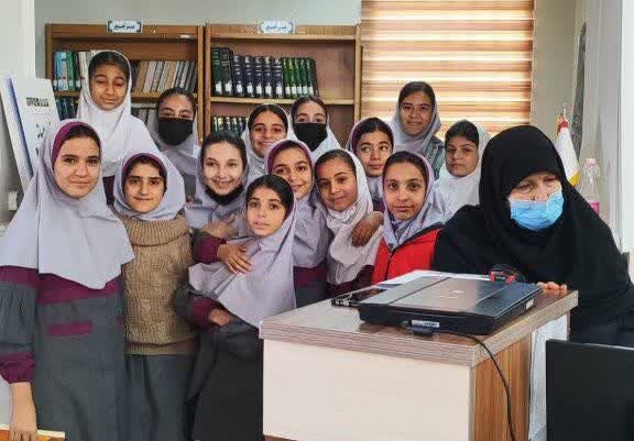 کتابداران استان مرکزی به استقبال هفته کتاب رفتند