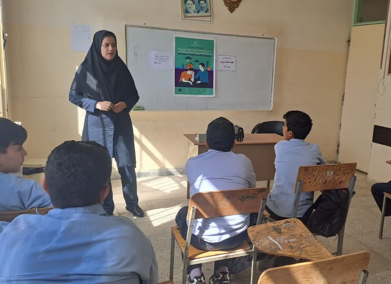 کتابداران استان مرکزی به استقبال هفته کتاب رفتند