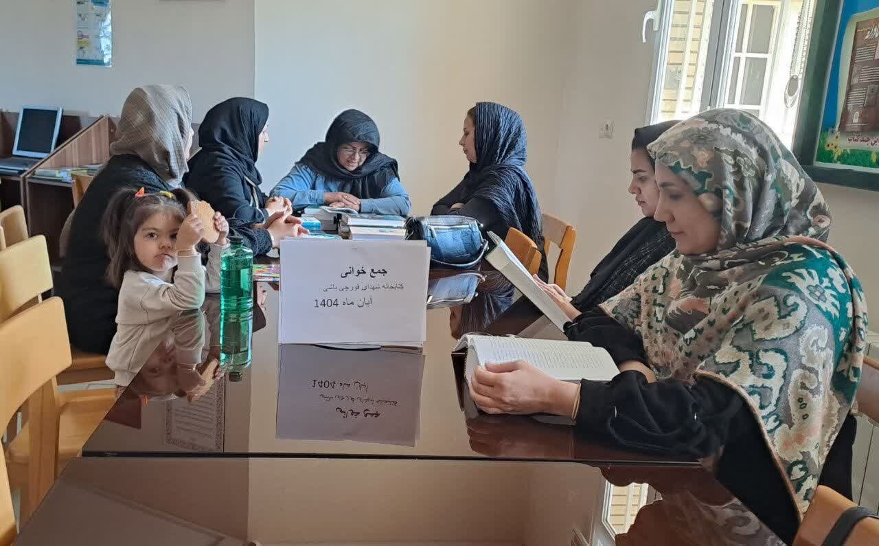 کتابداران استان مرکزی به استقبال هفته کتاب رفتند