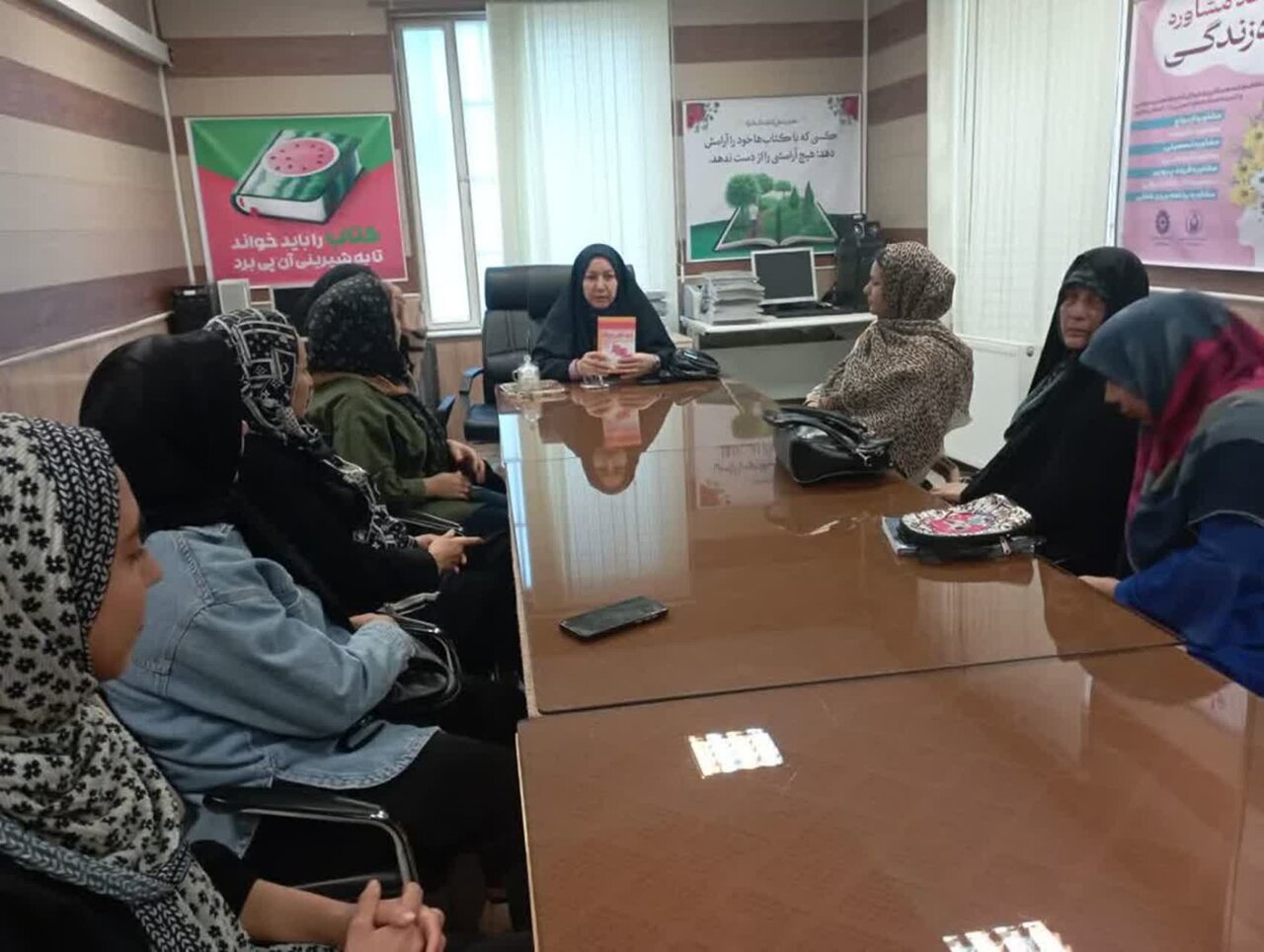 کتابداران استان مرکزی به استقبال هفته کتاب رفتند