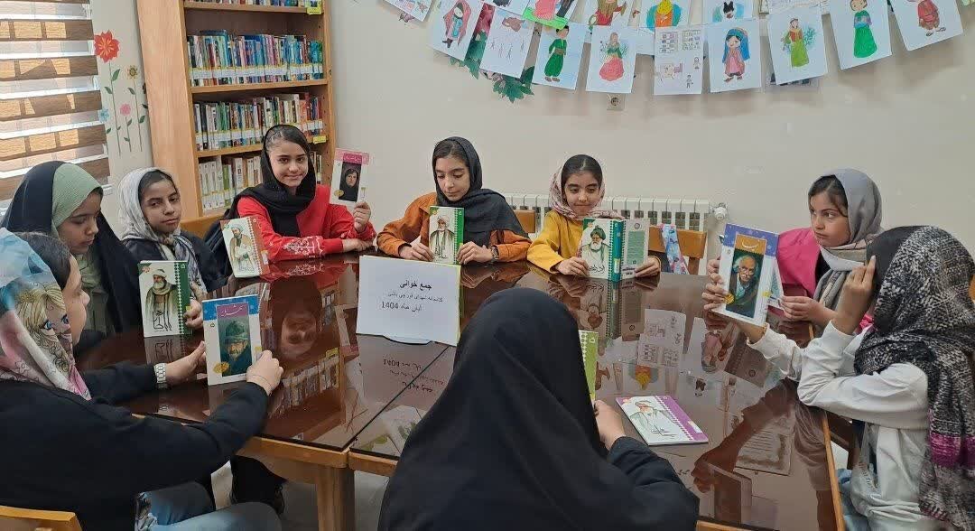 کتابداران استان مرکزی به استقبال هفته کتاب رفتند