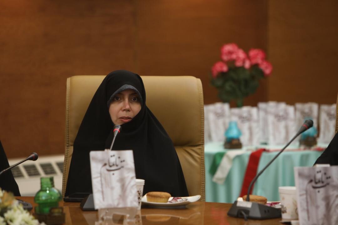 معرفی و بررسی کتاب «تب ناتمام» با حضور خانواده شهید دخانچی