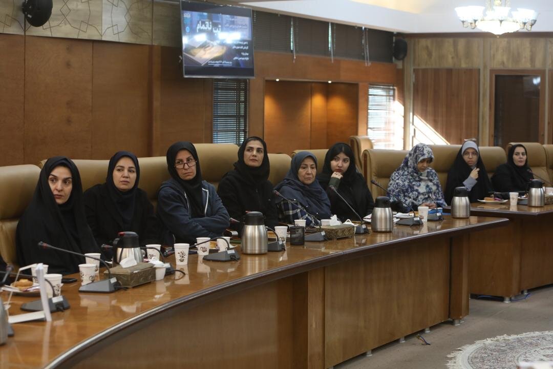 معرفی و بررسی کتاب «تب ناتمام» با حضور خانواده شهید دخانچی