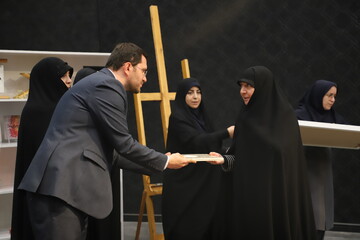 نشست معرفی و بررسی کتاب «همسفر آتش و برف» در آذربایجان‌غربی