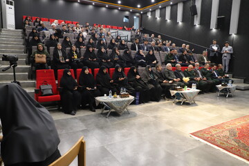 نشست معرفی و بررسی کتاب «همسفر آتش و برف» در آذربایجان‌غربی