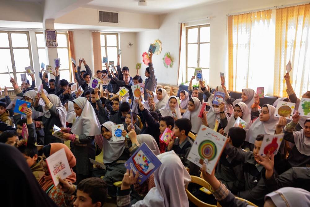 جشن سرزمین کاغذی با حضور افسانه شعبان‌نژاد برگزار شد