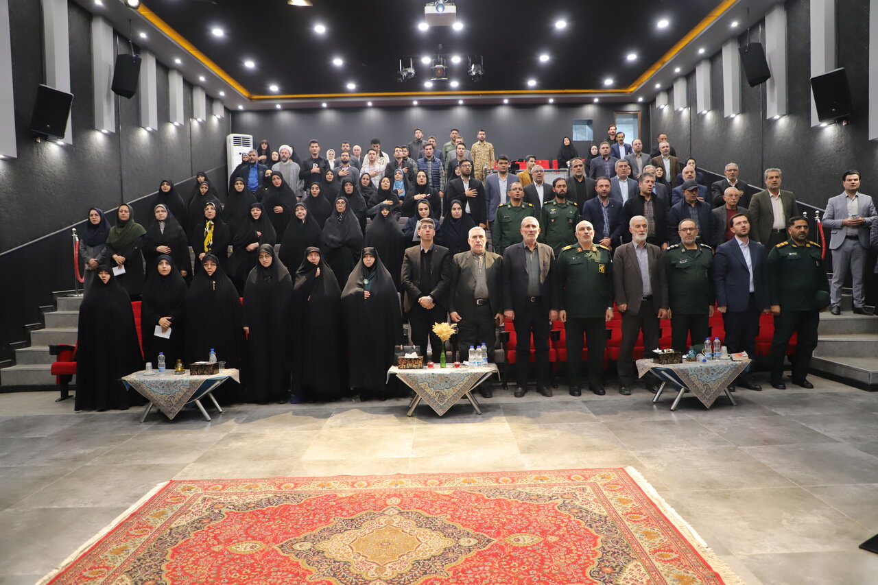 نشست معرفی و بررسی کتاب «همسفر آتش و برف» در آذربایجان‌غربی برگزار شد