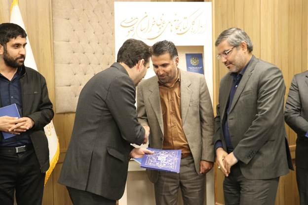 آیین رونمایی از کتاب «الگوی نوین خواهرخواندگی شهرها در بستر ژئوتمدنی اسلام» در خراسان رضوی