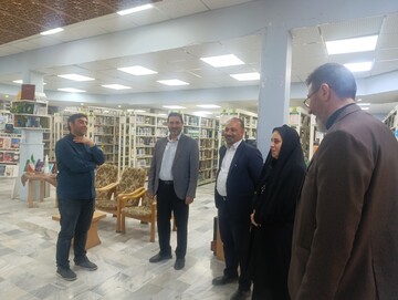 بازدید مدیرکل کانون پرورش فکری کودکان و نوجوانان از کتابخانه ی آیت الله خامنه ای قم