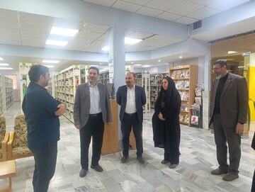 بازدید مدیرکل کانون پرورش فکری کودکان و نوجوانان از کتابخانه ی آیت الله خامنه ای قم