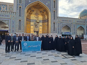 زیارت رضوی با عطر کتاب پیوند معنویت و مطالعه در هفته کتاب