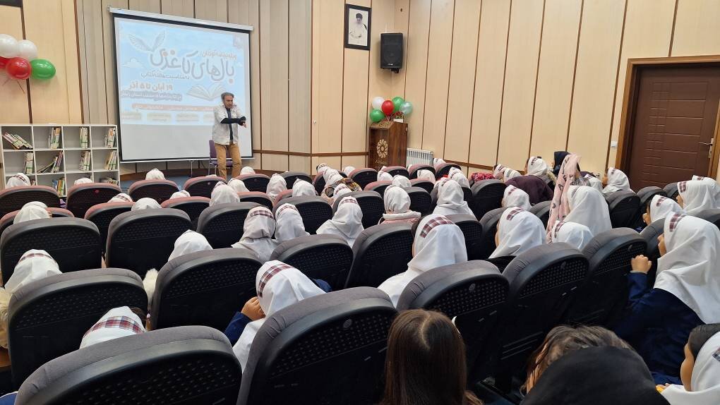 ویژهبرنامه «بالهای کاغذی» در زنجان برگزار شد