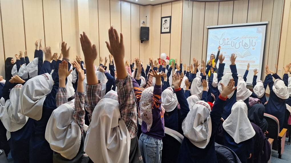 ویژهبرنامه «بالهای کاغذی» در زنجان برگزار شد