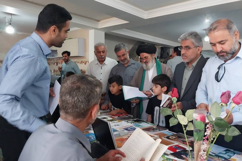 حضور پررنگ کتابداران در نماز جمعههای استان بوشهر؛ از میز خدمت تا غرفههای فرهنگی