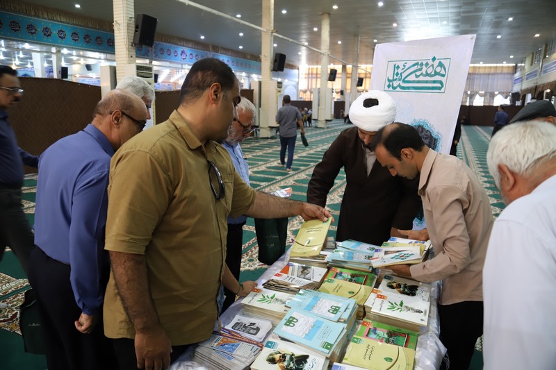 حضور پررنگ کتابداران در نماز جمعههای استان بوشهر؛ از میز خدمت تا غرفههای فرهنگی