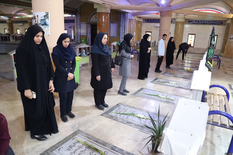 تجدید پیمان کتابداران کتابخانههای عمومی استان بوشهر با آرمانهای امام راحل و شهداء